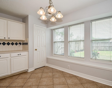 2811 Rayburn Ridge Drive - Photo Thumbnail 11