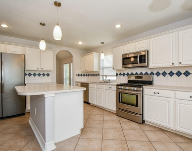 2811 Rayburn Ridge Drive - Photo Thumbnail 12