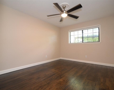 13550 Brook Hollow Drive - Photo Thumbnail 21