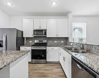 6727 Hobby Wind Ridge Drive - Photo Thumbnail 9