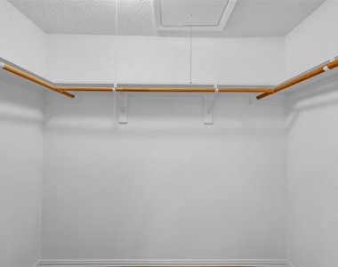 2453 Briarwest Boulevard - Photo Thumbnail 14