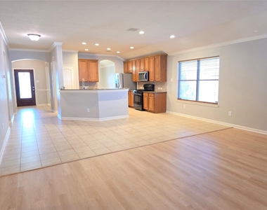 611 Arbor Green Lane - Photo Thumbnail 11