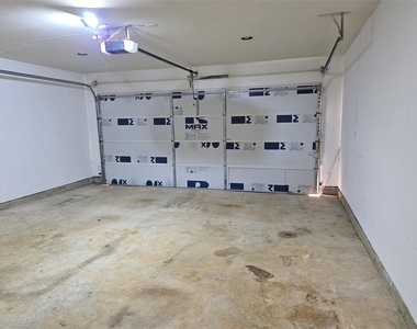 611 Arbor Green Lane - Photo Thumbnail 24