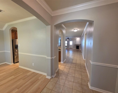611 Arbor Green Lane - Photo Thumbnail 5