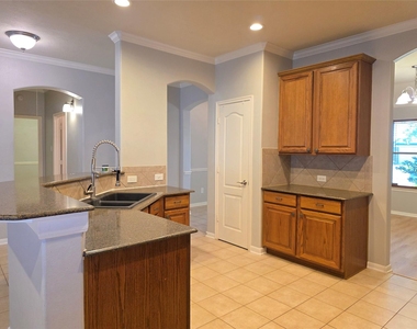 611 Arbor Green Lane - Photo Thumbnail 9