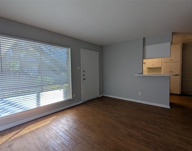 936 Heights Boulevard - Photo Thumbnail 3