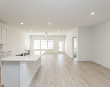 31719 Kellan Grove Court - Photo Thumbnail 4