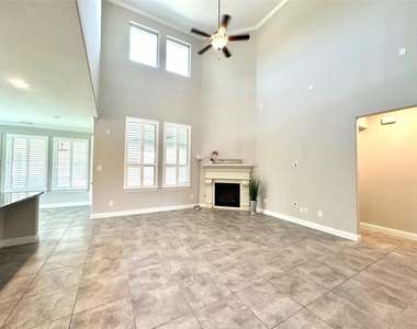 2903 Golden Honey Lane - Photo Thumbnail 6