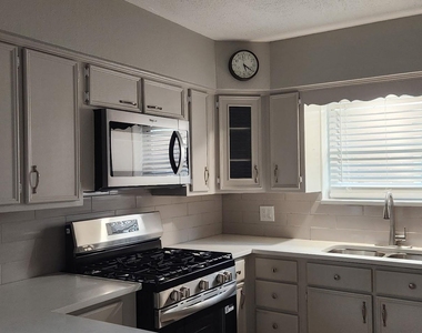 1807 Angeline Street - Photo Thumbnail 15