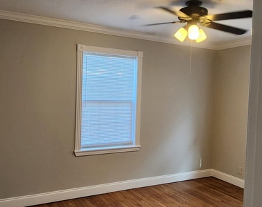 1807 Angeline Street - Photo Thumbnail 8
