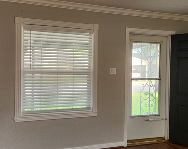 1807 Angeline Street - Photo Thumbnail 12