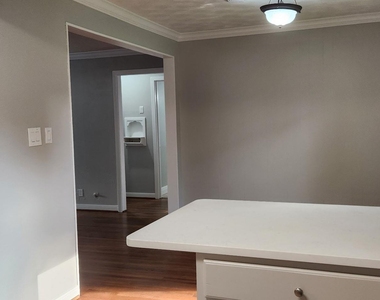 1807 Angeline Street - Photo Thumbnail 9