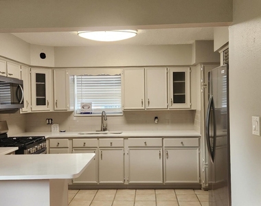1807 Angeline Street - Photo Thumbnail 3