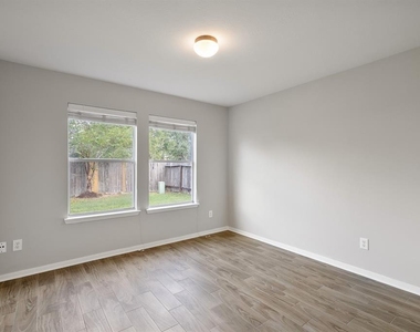 6105 Larrycrest Drive - Photo Thumbnail 9