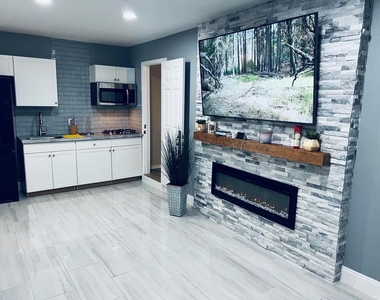 6105 Larrycrest Drive - Photo Thumbnail 12