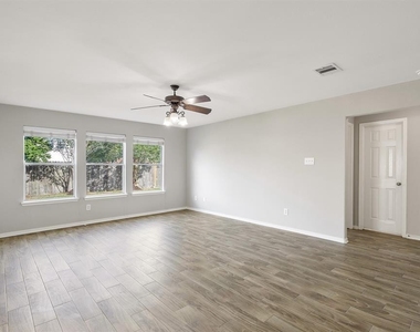 6105 Larrycrest Drive - Photo Thumbnail 7
