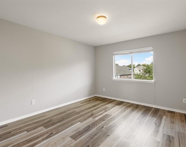 6105 Larrycrest Drive - Photo Thumbnail 23
