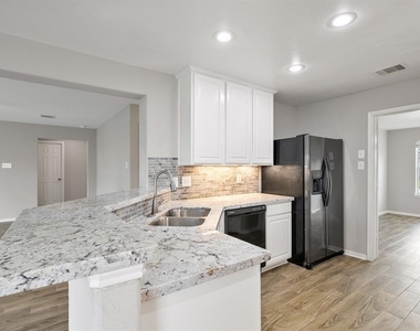 6105 Larrycrest Drive - Photo Thumbnail 4