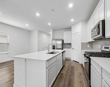 3931 Windy Whisper Drive - Photo Thumbnail 7
