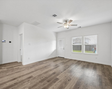 3931 Windy Whisper Drive - Photo Thumbnail 9