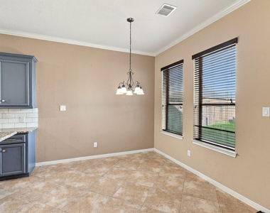 293 W Bend Drive - Photo Thumbnail 8