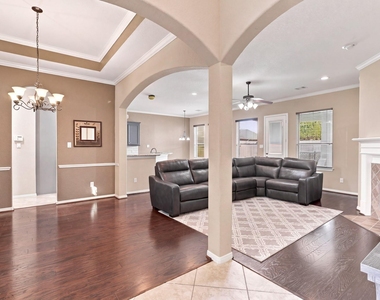 293 W Bend Drive - Photo Thumbnail 2