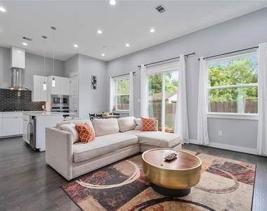 5116 Del Sur Street - Photo Thumbnail 7