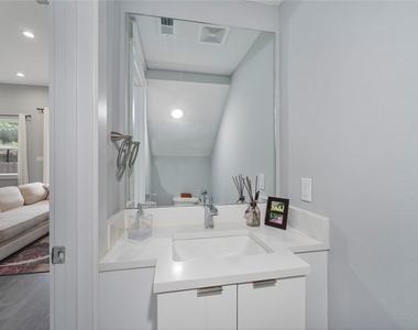 5116 Del Sur Street - Photo Thumbnail 11