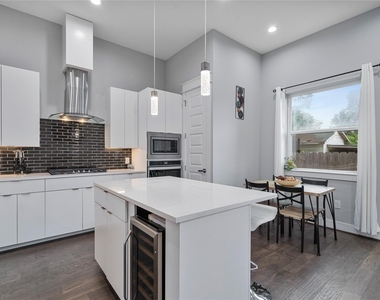 5116 Del Sur Street - Photo Thumbnail 4