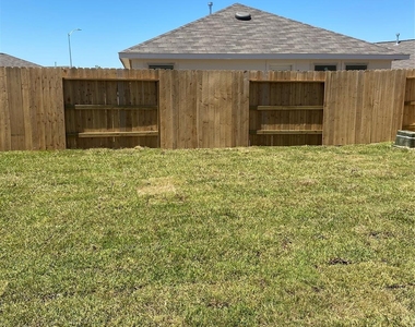 8839 Wooster Trail Drive - Photo Thumbnail 11