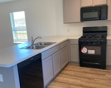 8839 Wooster Trail Drive - Photo Thumbnail 3