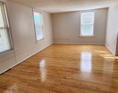564 Rockland - Photo Thumbnail 9
