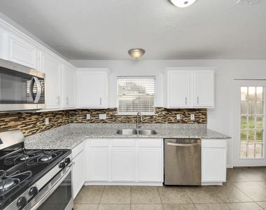 3906 Bridgebay Lane - Photo Thumbnail 14