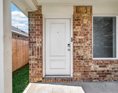 6143 Sunburst Scarlett Drive - Photo Thumbnail 4