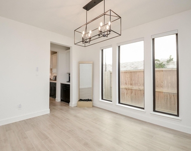 30206 Crossfield Court - Photo Thumbnail 11