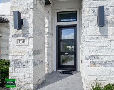 30206 Crossfield Court - Photo Thumbnail 5