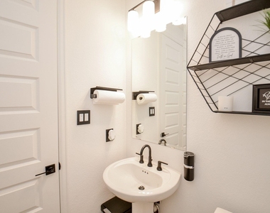 30206 Crossfield Court - Photo Thumbnail 9