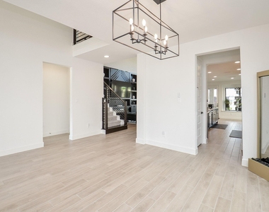 30206 Crossfield Court - Photo Thumbnail 12