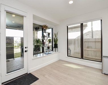 30206 Crossfield Court - Photo Thumbnail 16