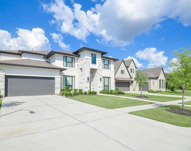 30206 Crossfield Court - Photo Thumbnail 2