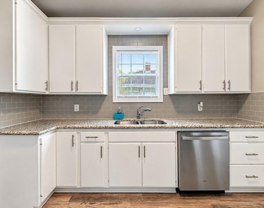 4611 Avenue Q 1/2 - Photo Thumbnail 4