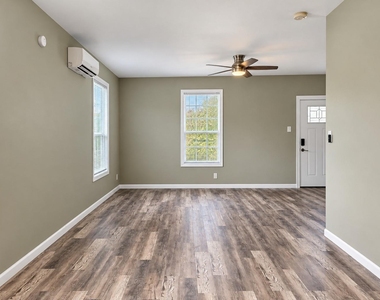 4611 Avenue Q 1/2 - Photo Thumbnail 6