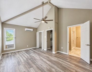 4611 Avenue Q 1/2 - Photo Thumbnail 8