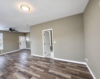 4611 Avenue Q 1/2 - Photo Thumbnail 10
