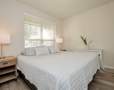 28503 Pleasant Forest Drive - Photo Thumbnail 7