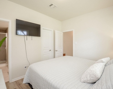 28503 Pleasant Forest Drive - Photo Thumbnail 8