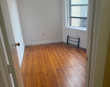 West 179th Street - Photo Thumbnail 7