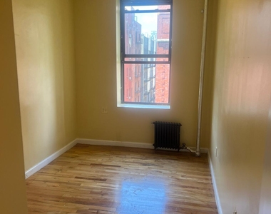 W 178 St / Audubon Avenue - Photo Thumbnail 6