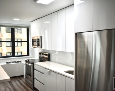 West 58th Street - Photo Thumbnail 1