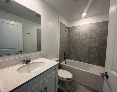 723 Grove St - Photo Thumbnail 15